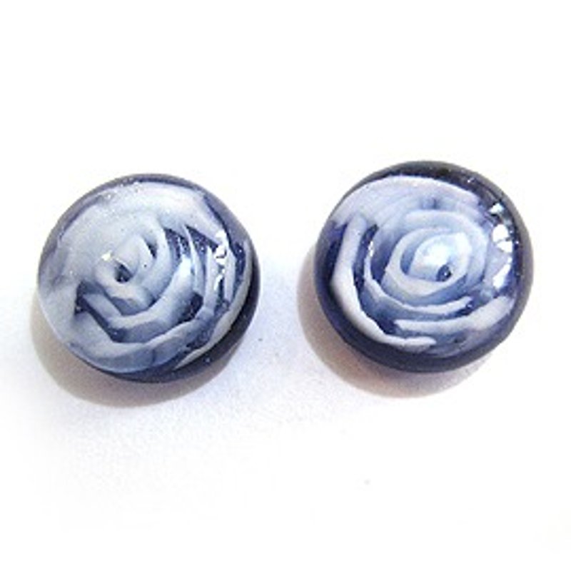 蓝紫色白玫瑰手工琉璃耳环 - 耳环/耳夹 - 玻璃 蓝色