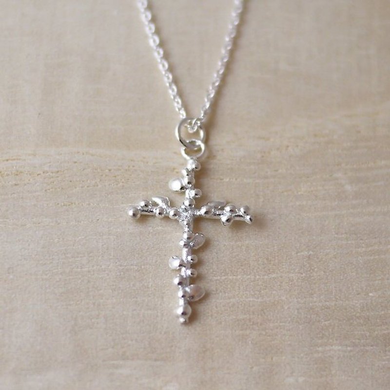 【金夏琳 · 饰品】 小叶十字架 -- 纯银 - 项链 - 其他金属 