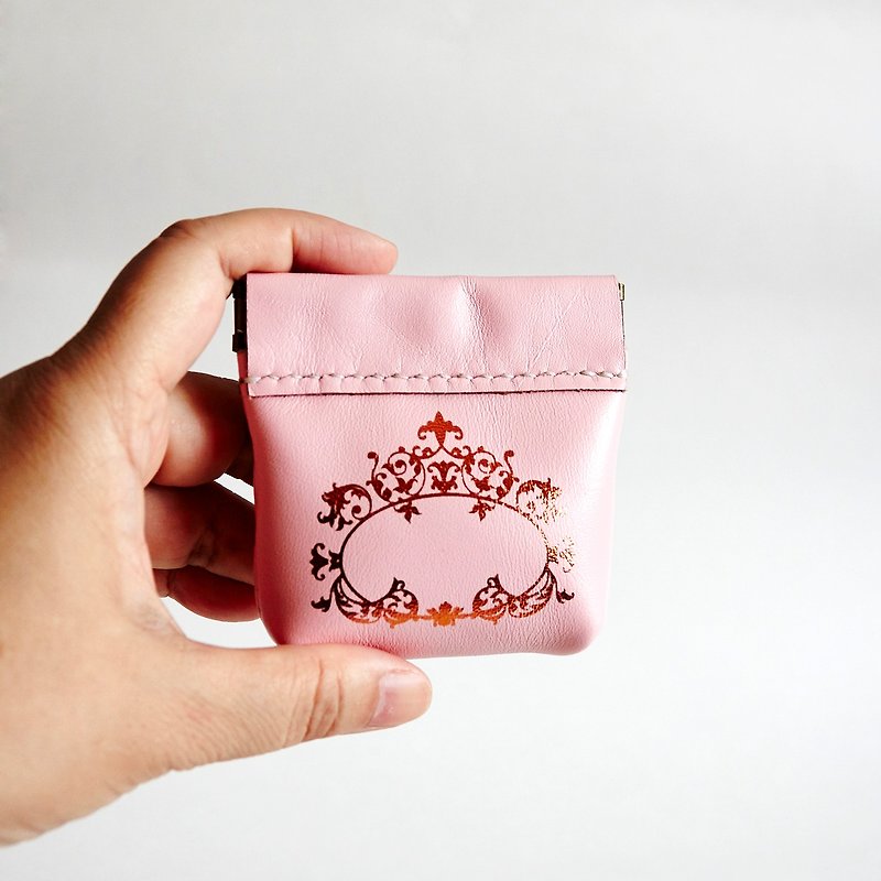 粉红皮革烫古铜图案弹片零钱包 - 皮夹/钱包 - 其他材质 粉红色