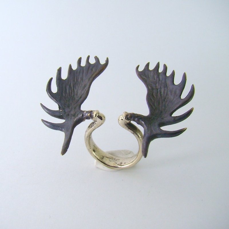 Moose horn ring in white bronze and oxidized antique color ,Rocker jewelry ,Skull jewelry,Biker jewelry - 戒指 - 其他金属 