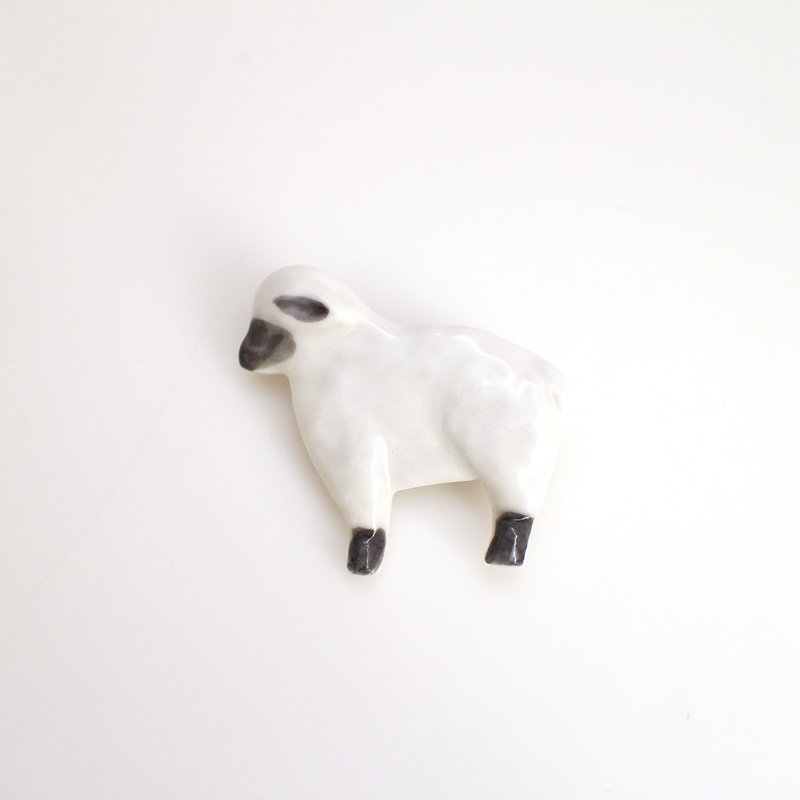 Sheep brooch - 胸针 - 瓷 白色