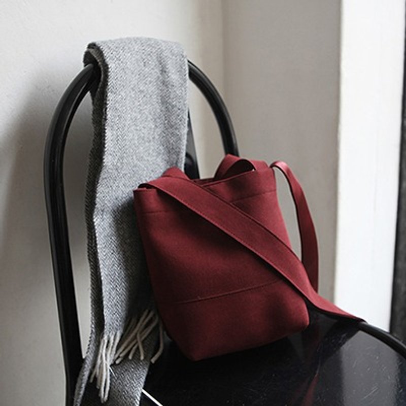 韩国 ithinkso HALF WAY BAG 麂皮质感 斜背包 手提包- - 侧背包/斜挎包 - 其他材质 
