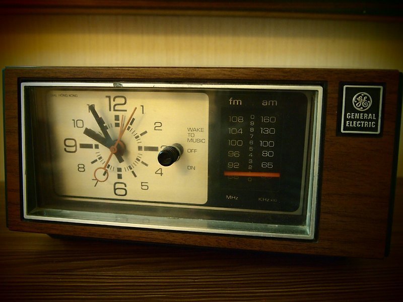 Pickers ( Antique, Design ) 美国奇异ＧＥ牌古董时钟收音机 老件收藏 - 其他 - 木头 咖啡色