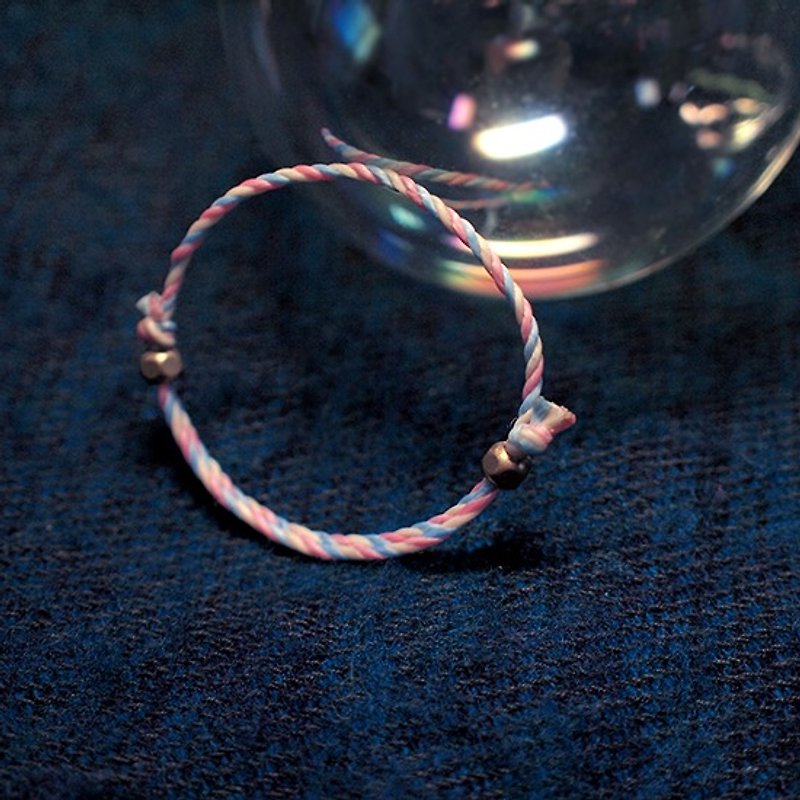 小心机 - 梦色独角兽编织绕旋线 淡粉红米白婴儿蓝混色 伸缩绳结 - 手链/手环 - 聚酯纤维 多色