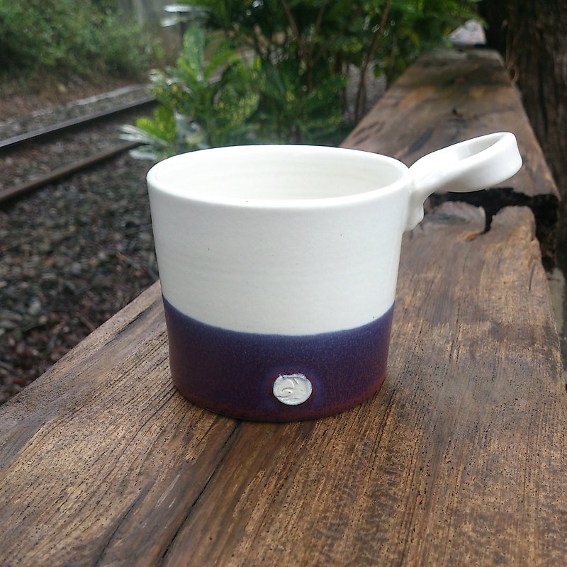 【JAEE Ceramics】捏耳杯（紫色瓷土） - 咖啡杯/马克杯 - 其他材质 紫色