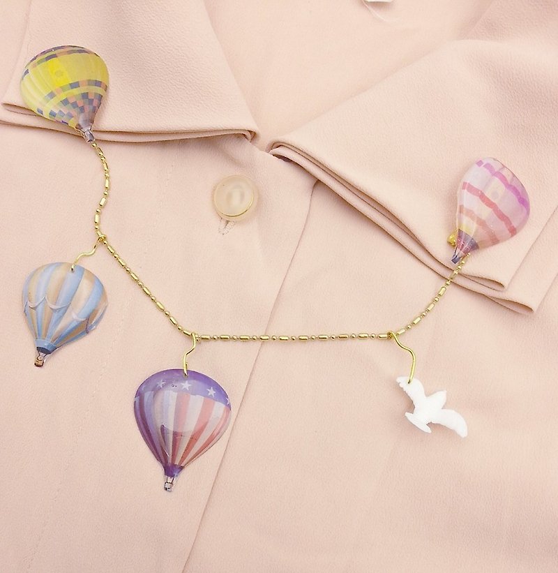 【Lost and find】  热气球和鸟 领扣 围巾扣 - 胸针 - 其他金属 多色
