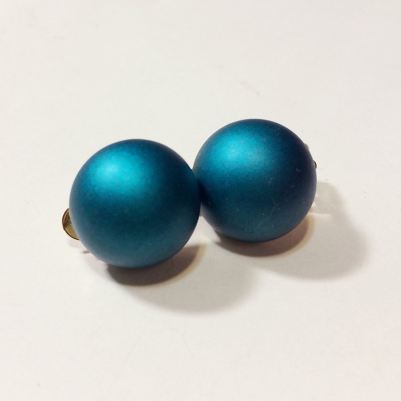孔雀蓝雾面豆豆耳环(针式/夹式) - 耳环/耳夹 - 塑料 蓝色