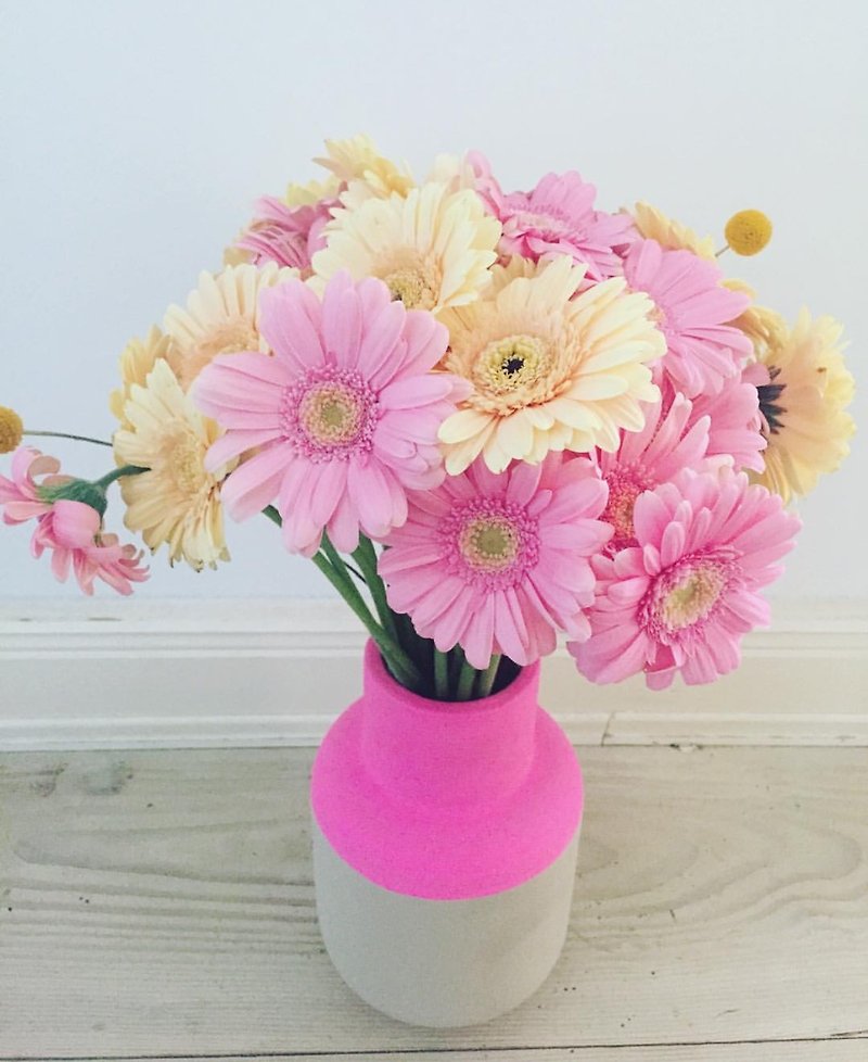 p.t., Vase Native light silt w. neon pink, handmade 鲜粉红花瓶 - 植栽/盆栽 - 其他材质 粉红色