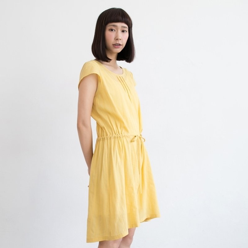 【许许儿】酸甜莱姆黄直纹抽绳洋装 - 洋装/连衣裙 - 其他材质 黄色