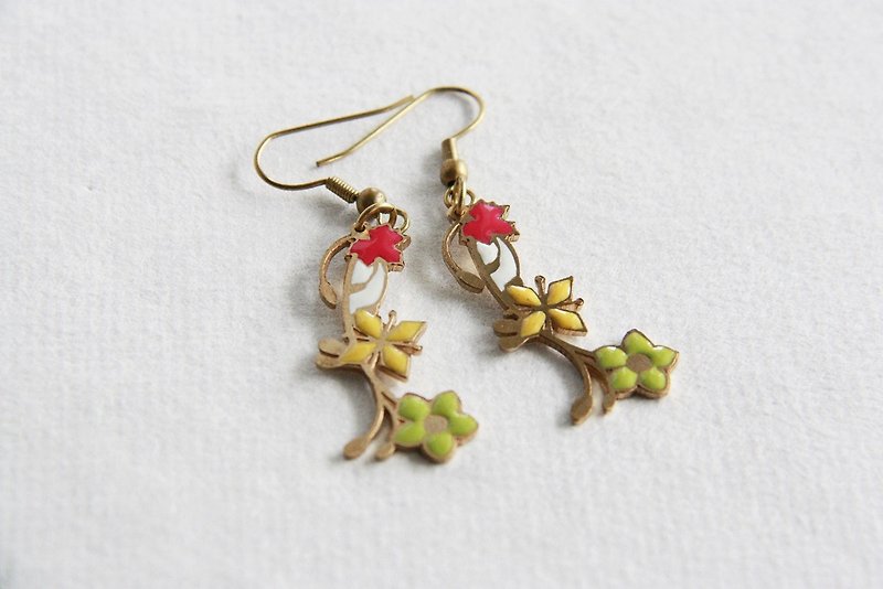 Colorful Flowers and Maple Leafs Earrings - 耳环/耳夹 - 其他金属 金色