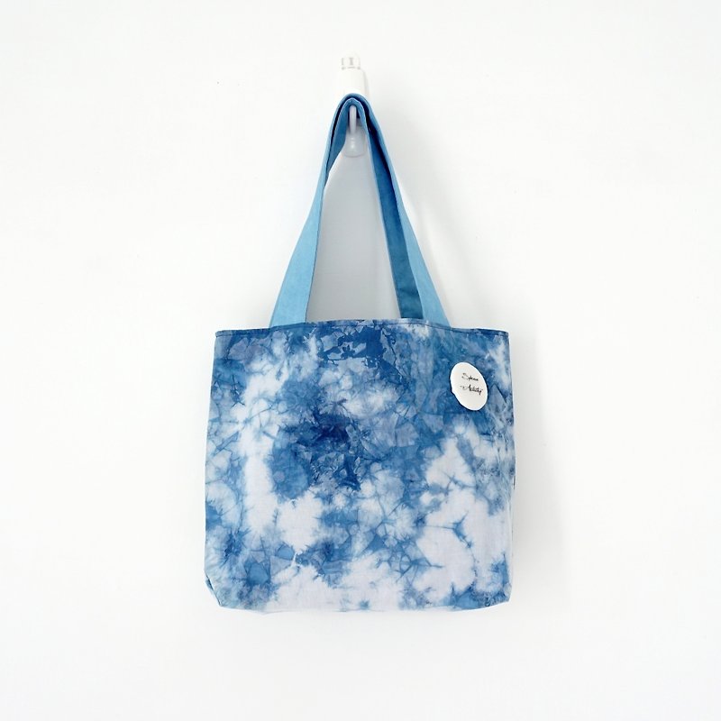 S.A x Sky 蓝染天空自然图案手提包/午餐袋 - 手提包/手提袋 - 棉．麻 蓝色
