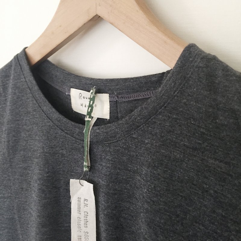 R.H. clothes  Summer Classic 品牌 合身(加长)开衩T-shirt - 女装 T 恤 - 棉．麻 灰色