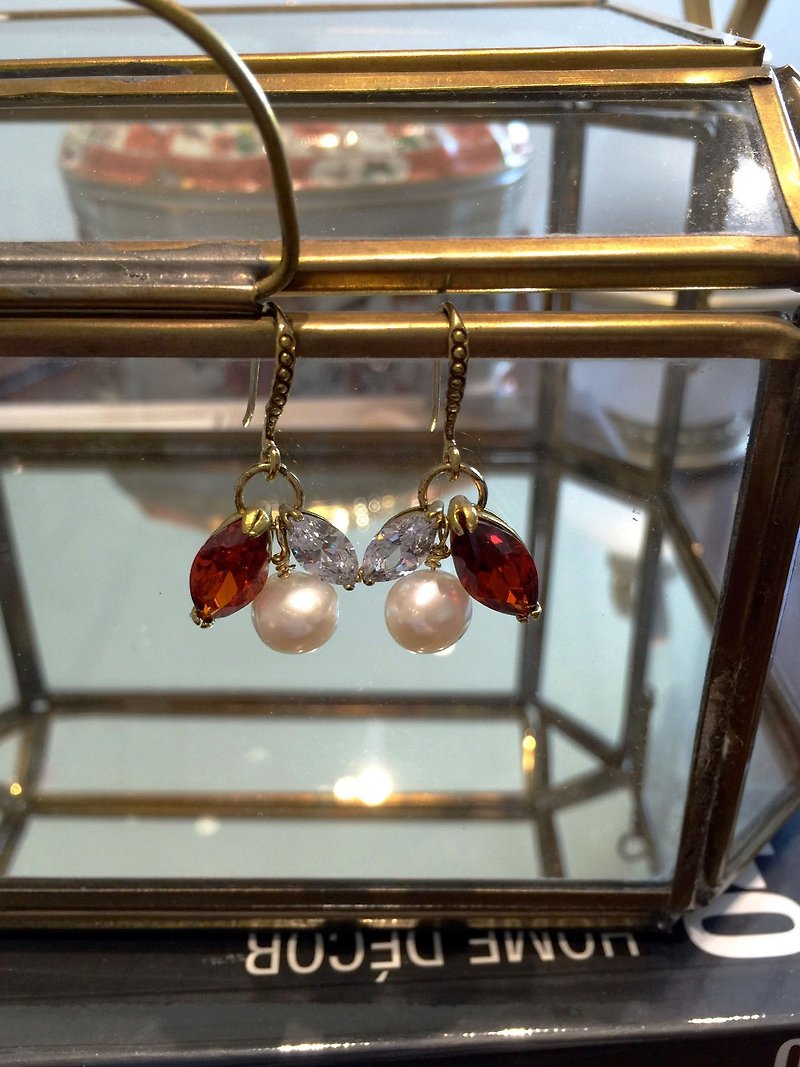 Minertés+古典珍珠.红锆石.黄铜耳环+ - 耳环/耳夹 - 珍珠 白色