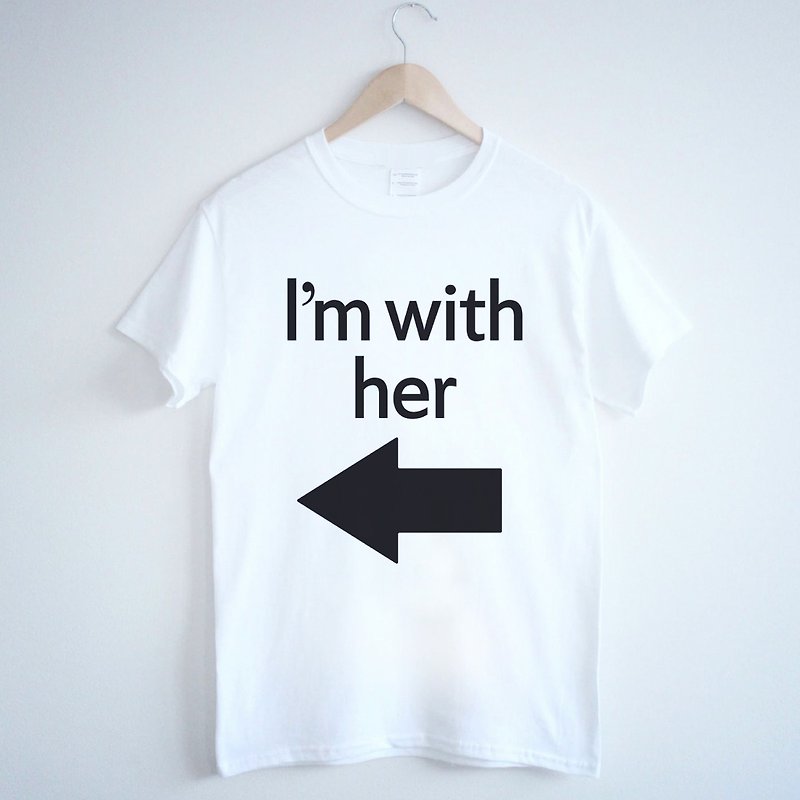 I'm with her短袖T恤-2色 我跟她在一起 情人七夕礼情侣文字 - 男装上衣/T 恤 - 纸 多色