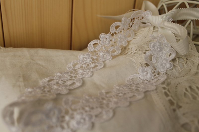 oleta的手做饰品-白色绣花图驣蕾丝发带 - 发饰 - 其他材质 白色