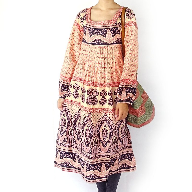 BajuTua/古着/印度之花 方领长袖洋装 - 洋装/连衣裙 - 棉．麻 红色