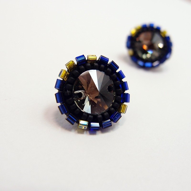 蓝黄交错 圆形水钻耳环（可改耳夹） - 耳环/耳夹 - 绣线 蓝色