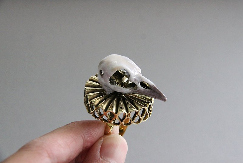 Lord Crow in color Finished with Golden Collar / Jewelry / Adjustable Ring - 戒指 - 其他金属 金色