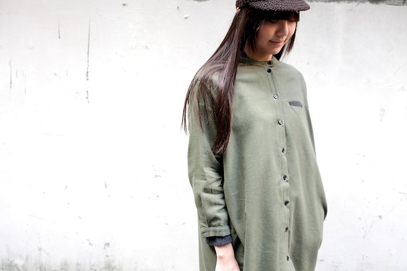 OMAKE 宽版黑扣外套（剩墨绿） - 女装休闲/机能外套 - 棉．麻 多色
