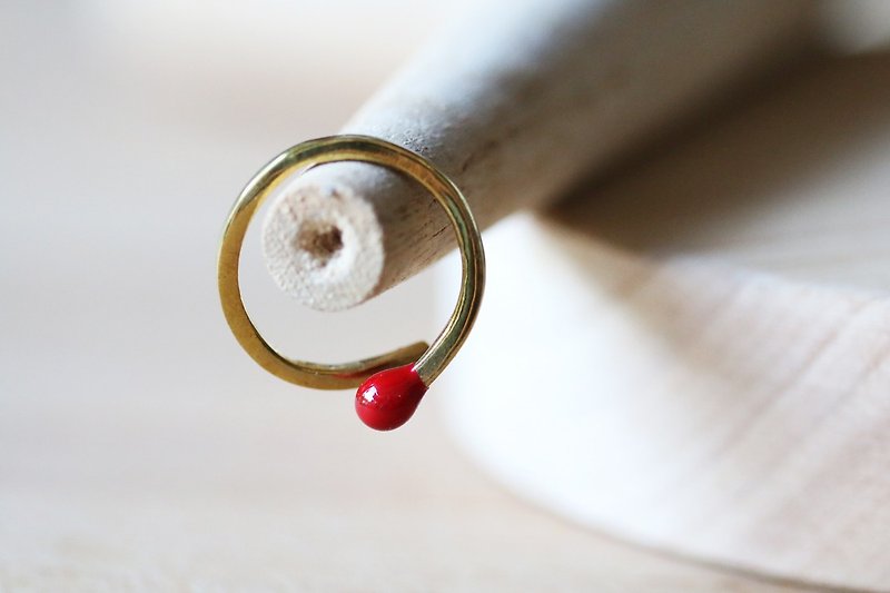 Match red ring by linen. - 戒指 - 其他金属 