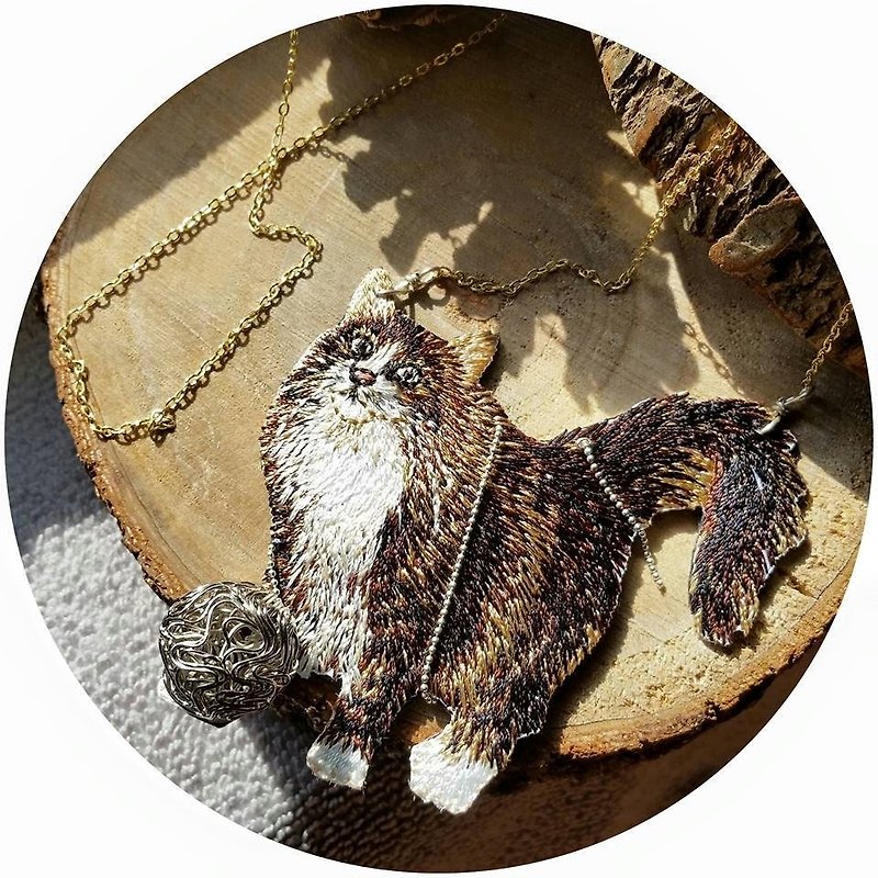 Cat embroidery long necklace 玩毛线的猫长项链 - 长链 - 其他材质 咖啡色