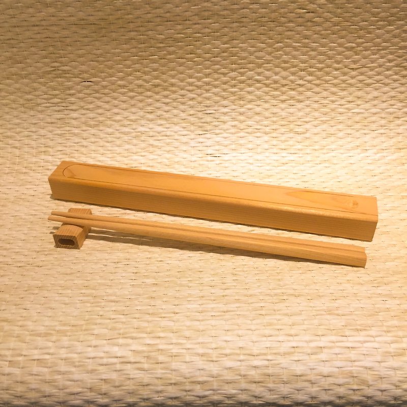 台湾桧木筷子 L (含桧木盒及筷架) 5双以上才有代刻服务 费用另计 - 筷子/筷架 - 木头 