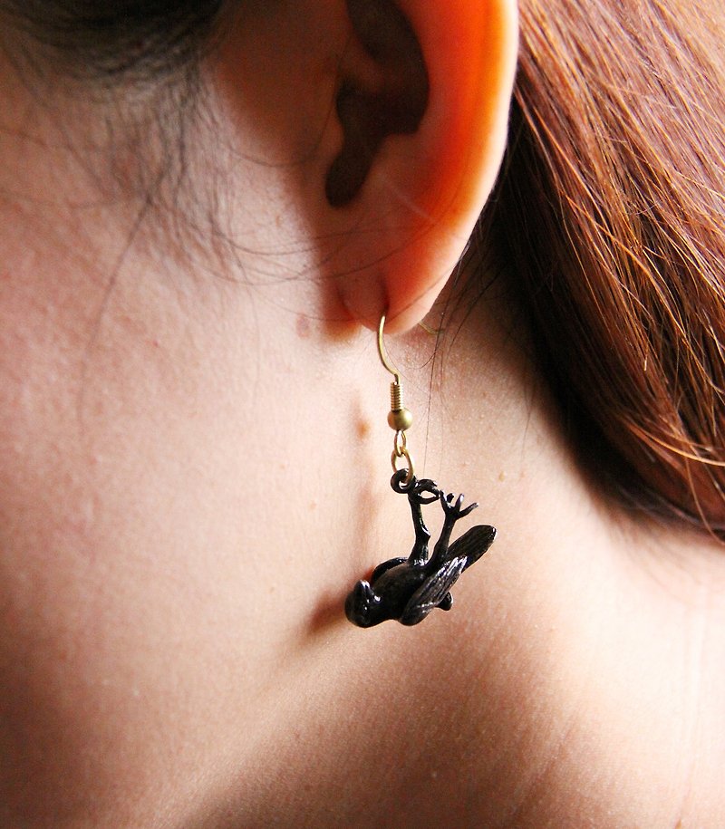 黑色死鸟黄铜耳环 - 耳环/耳夹 - 其他金属 黑色