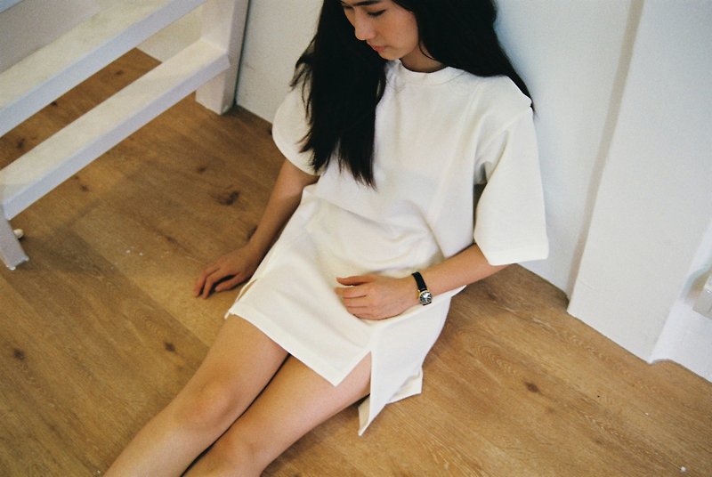 A Dress - double-split front oversized tshirt dress free size - 洋装/连衣裙 - 其他材质 白色