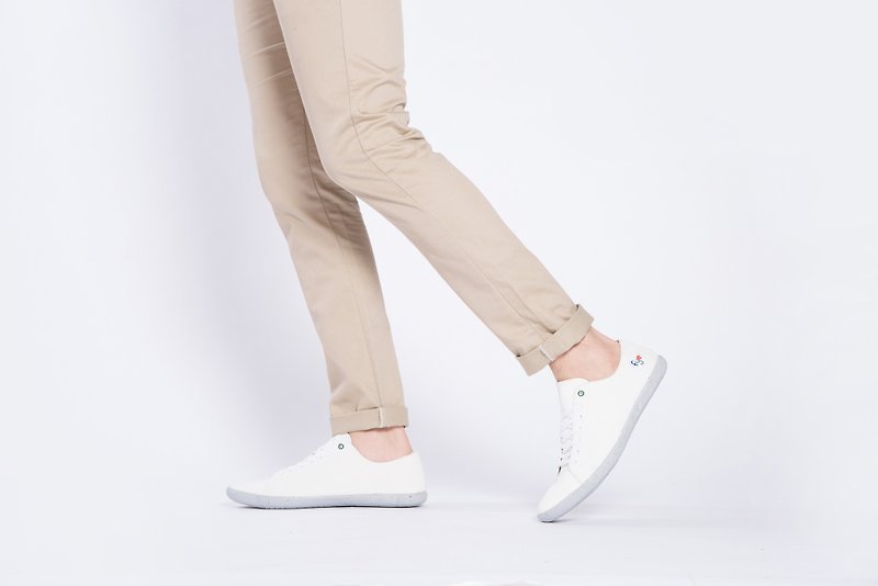 宝特瓶制休闲鞋  Lazy 经典版型    简约白    男生款 - 男款休闲鞋 - 环保材料 白色