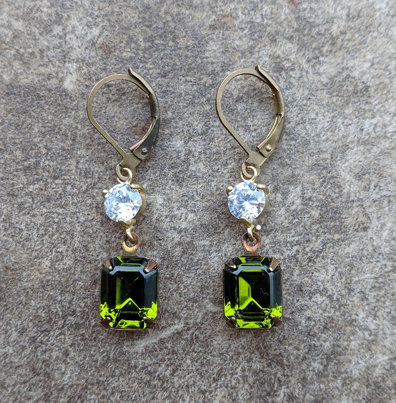 橄榄绿古董玻璃锆石耳环 - 耳环/耳夹 - 玻璃 绿色