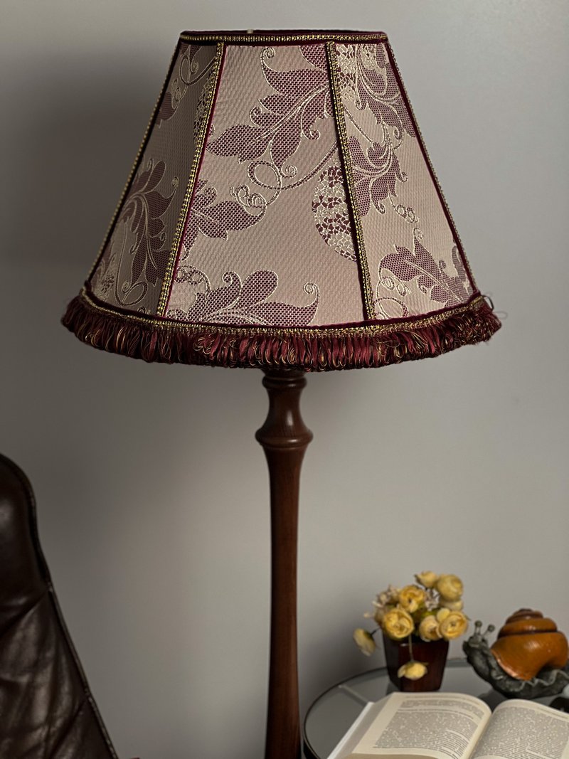 Victorian lampshade with fabric with floral pattern and fringe - 灯具/灯饰 - 其他材质 红色