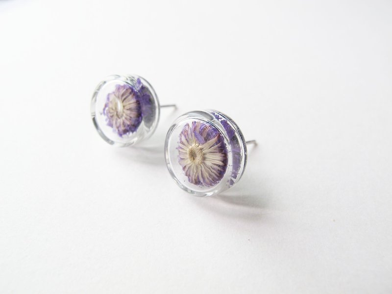＊Rosy Garden＊紫色小香青干燥花圆形玻璃耳环 可换夹式 - 耳环/耳夹 - 玻璃 紫色