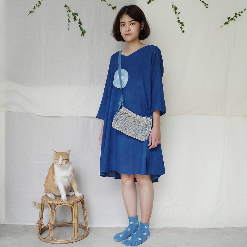 Cat in the Blue moon dress / natural indigo / 100% soft cotton - 洋装/连衣裙 - 棉．麻 蓝色