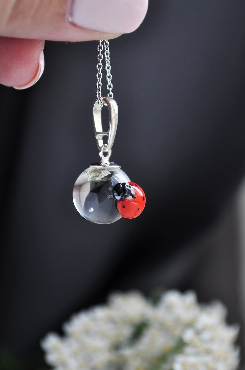Ladybug pendant Water drop Beetle charm Insect jewelry Nature lover gift - 耳环/耳夹 - 玻璃 透明