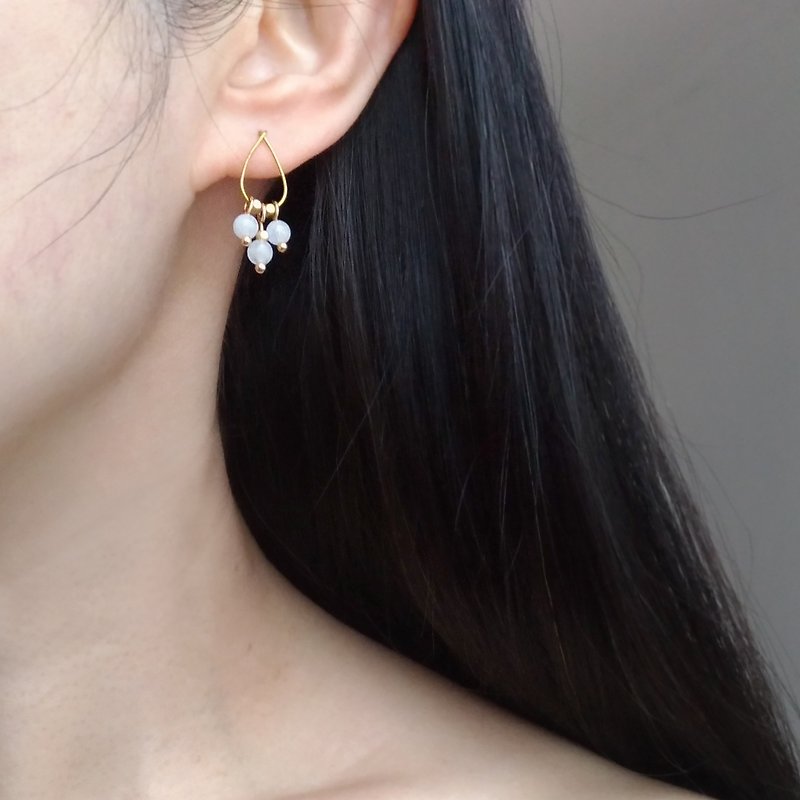 e027婉约2-白玉石黄铜 针式/夹式耳环 - 耳环/耳夹 - 其他金属 白色