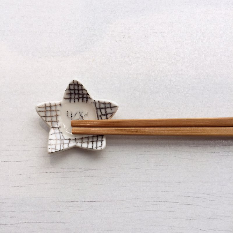 陶制星型小碟、首饰碟、筷子座 - 筷子/筷架 - 陶 白色