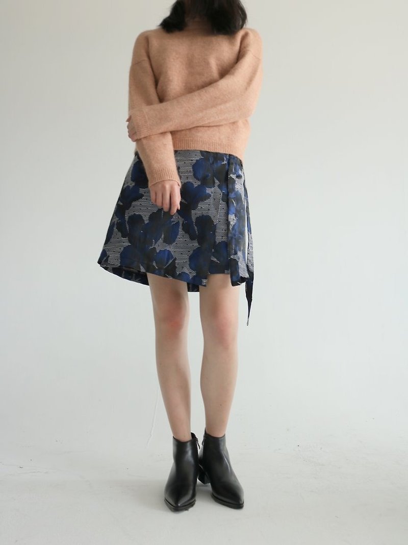 Bluet Wrap Skirt 缇花渐层印花布料绑带裙(香港购入布料) - 裙子 - 丝．绢 黑色