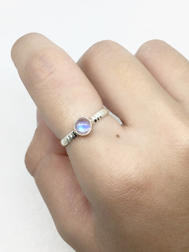 月光石925纯银简约设计戒指 尼泊尔手工镶嵌制作(粉丝回馈款1） - 戒指 - 宝石 蓝色