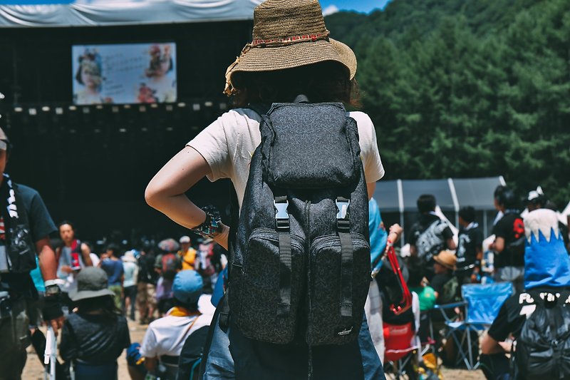 山系后背包 Defender backpack 防水 笔电后背包 后背包 书包 - 后背包/双肩包 - 防水材质 黑色