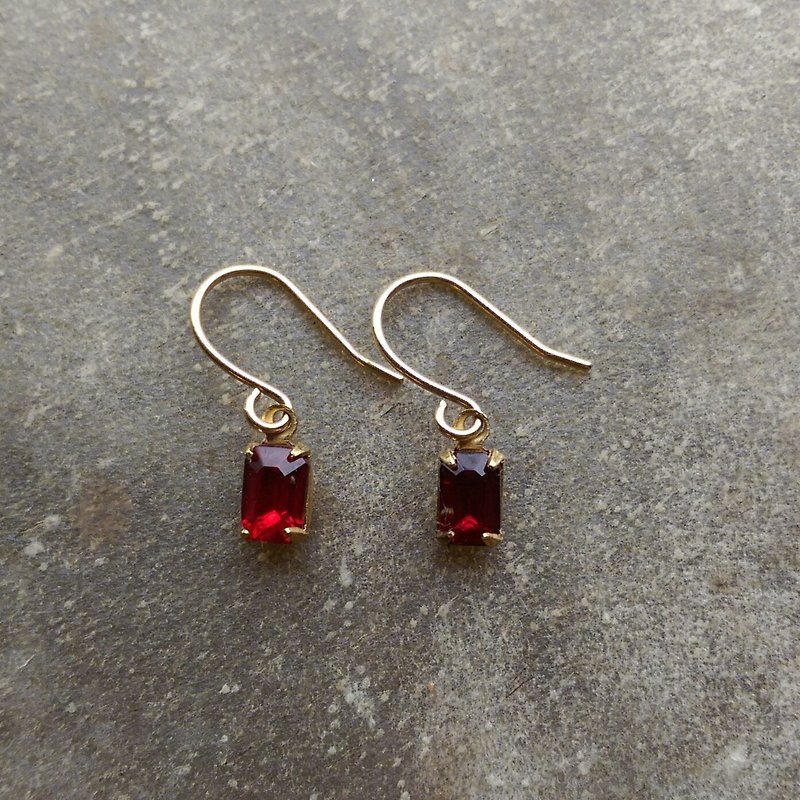 迷你深红玻璃方型黄铜耳环 - 耳环/耳夹 - 宝石 
