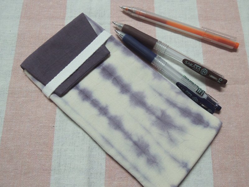 【姆姆草木染】墨水树染紫色夹染笔袋、眼镜袋 - 铅笔盒/笔袋 - 棉．麻 紫色