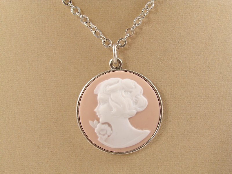 白粉粉红女士女孩浮雕圆形简约吊坠项链珠宝礼物 - 项链 - 其他材质 白色