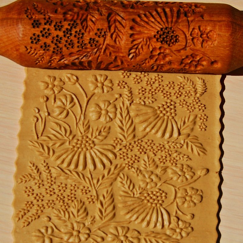 Rolling pin, wooden rolling pin ,cookie stamp flower rolling pin embossed - 厨房用具 - 木头 咖啡色