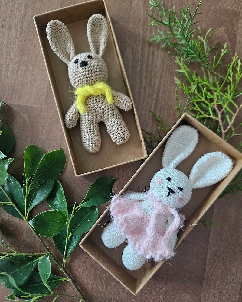 Amigurumi 小兔子，可脱衣服的白色兔女郎 - 玩具/玩偶 - 棉．麻 白色