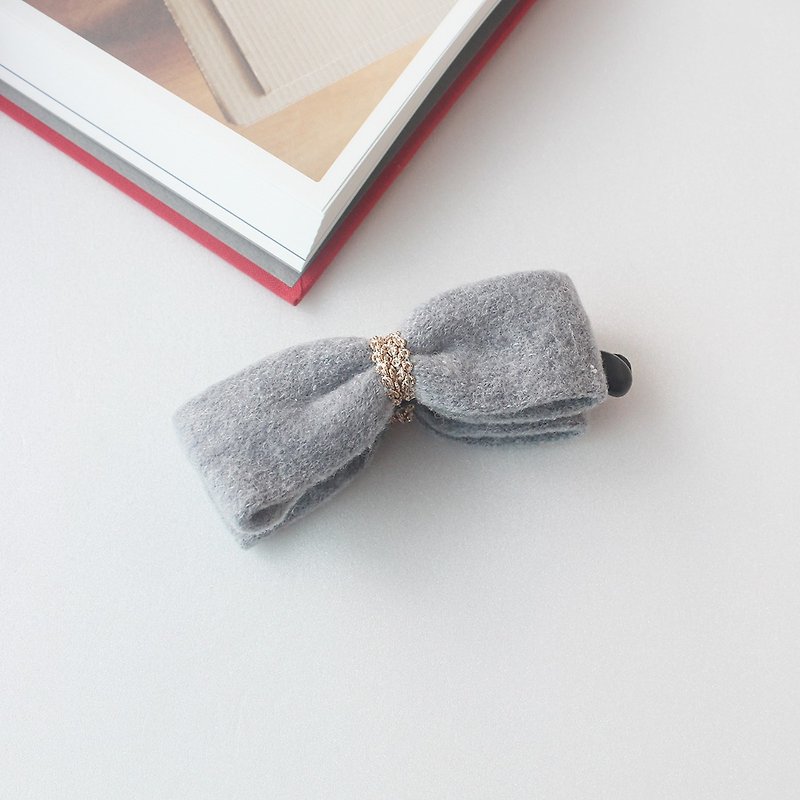 Gray Knitted banana clip with a fluffy feel - 发饰 - 其他材质 灰色