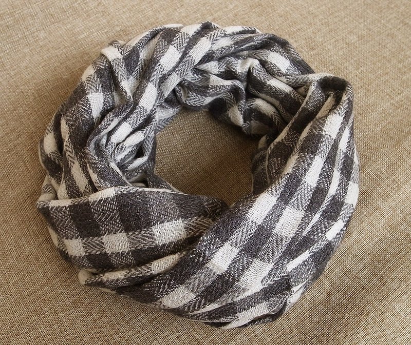 【乐拍子】喀什米尔羊毛围巾/披肩Hand made in Nepal（格纹_灰_下摆-白） - 丝巾 - 羊毛 灰色