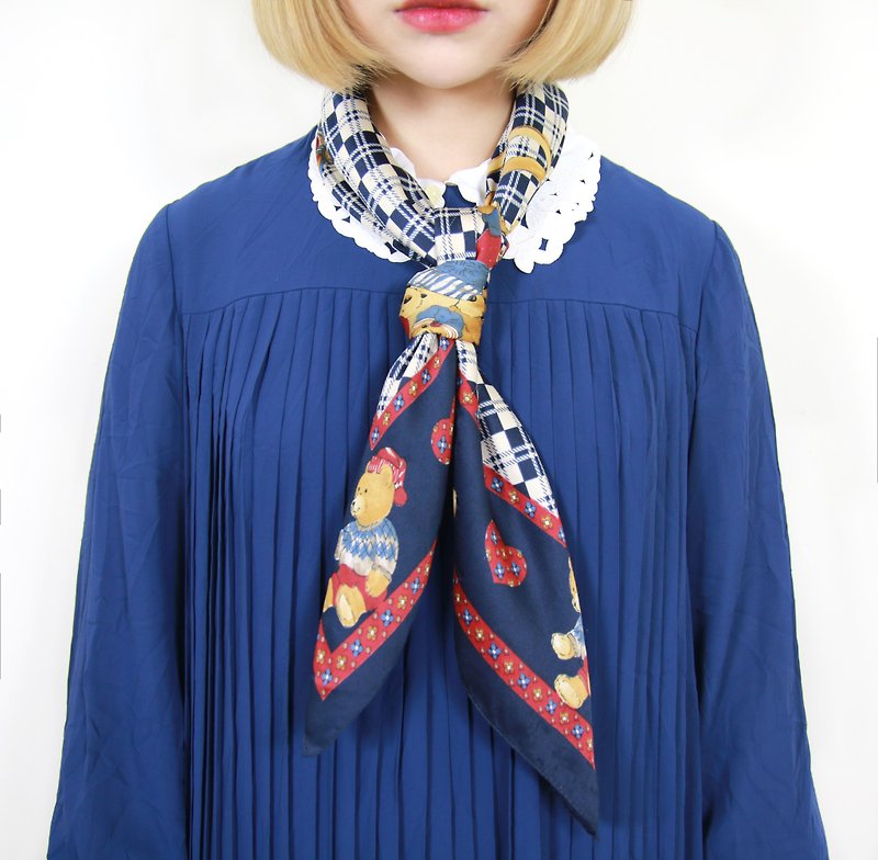 Back to Green::古典丝巾  英伦熊熊之冬季   vintage scarf (SC-04) - 丝巾 - 丝．绢 