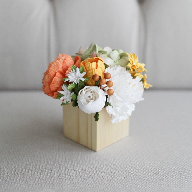 CP104 : Handmade Flower Table Decoration Mini Wooden Pot Glory Orange Size 4"x5" - 摆饰 - 纸 黄色