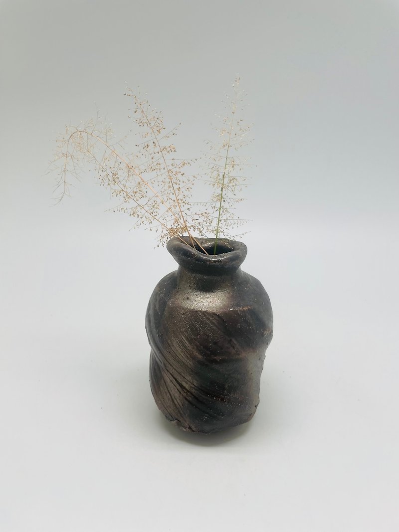 柴烧重落灰肌理纹花器 - 花瓶/陶器 - 陶 咖啡色