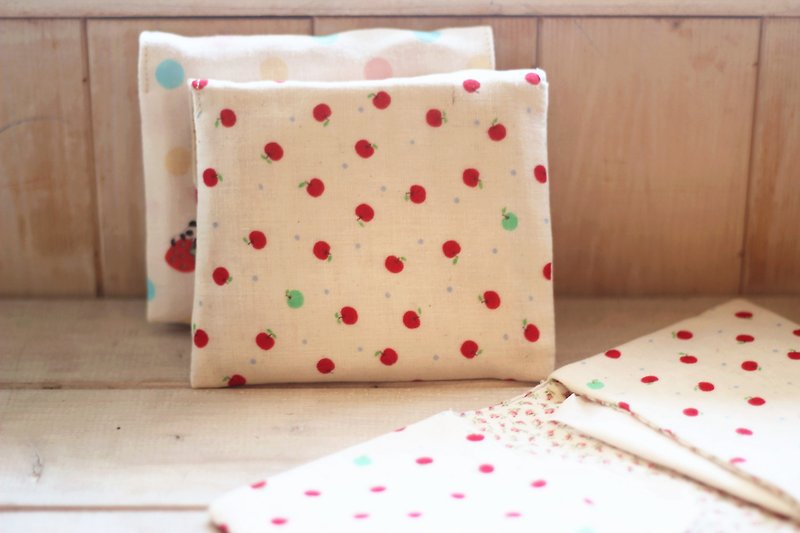 【好日手作】Handmade。手作棉棉包。面纸包。小苹果 - 化妆包/杂物包 - 棉．麻 红色
